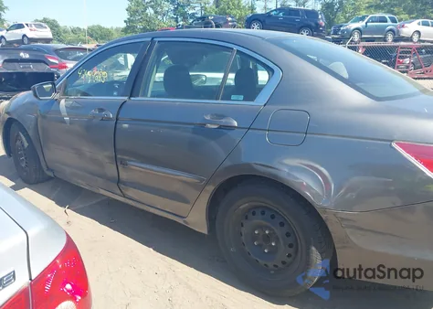 2009 Honda Accord 2.4 Lx z USA, uszkodzony, nr VIN 1HGCP26309A184841